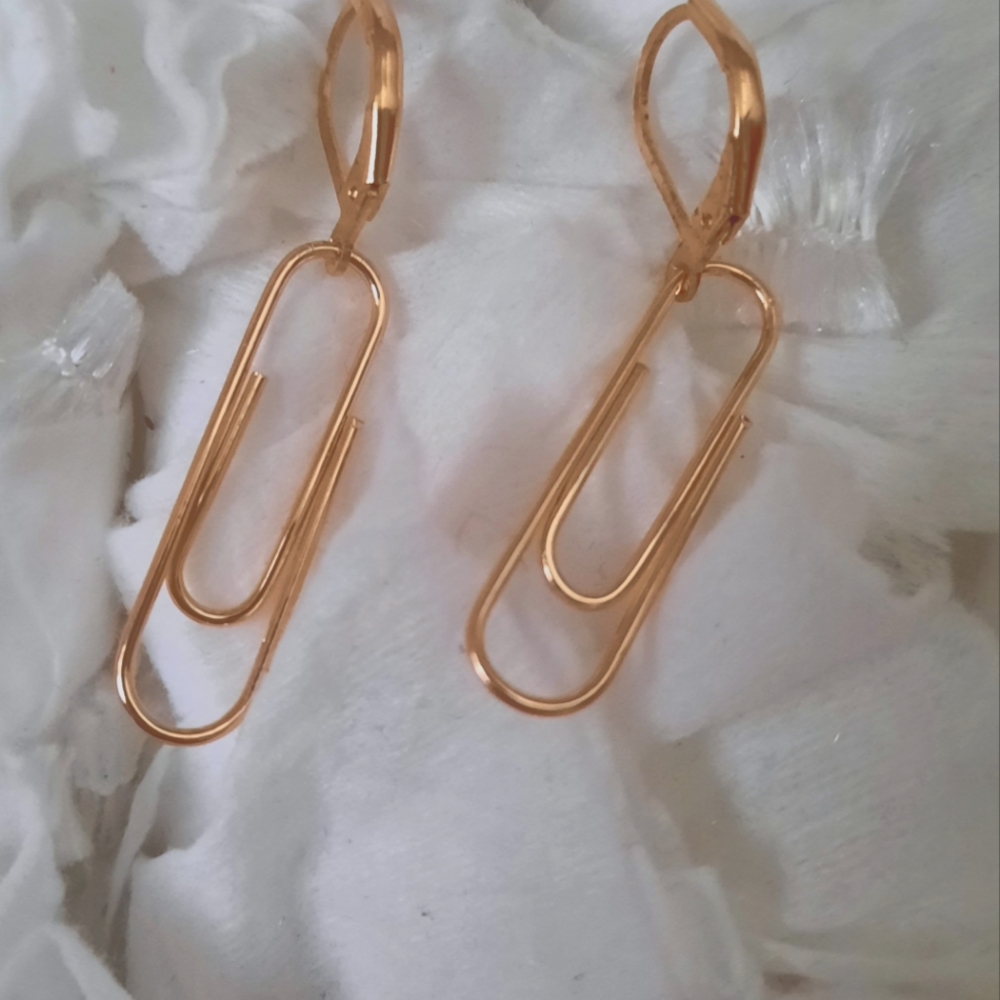 Paper Clip Dangle Earrings Gold Colored NWOT Boutique